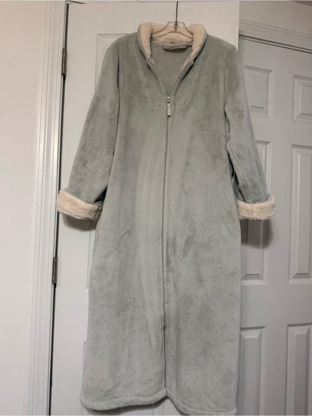 L.L.Bean Women's Wicked Plush Full-Zip Robe Size US L. - Picture 6 of 11